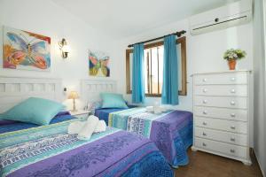 Postel nebo postele na pokoji v ubytování Villa Vinya by Villa Plus + 15 fotografií