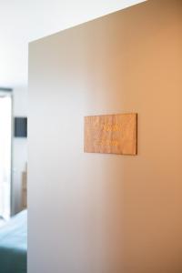 ein Schild an einer Wand mit der Aufschrift „Virago Hotel“ in der Unterkunft Studio Lucien - Villa Bon Accueil proche mer in Mers-les-Bains