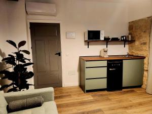 a small kitchen with a counter and a microwave at Casa Noba in Baeza +2 photos