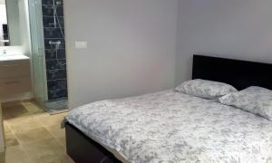 Postel nebo postele na pokoji v ubytování Domaine De La Chambarde + 20 fotografií