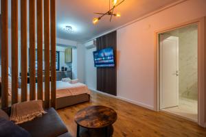 Et tv og/eller underholdning på The Urbanist - Contemporary Premium Studio by Blvd 38B5 + 22 billeder