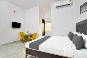 Μια τηλεόραση ή/και κέντρο ψυχαγωγίας στο Hotel O Kasturi And Banquet Hundur Halt +21 φωτογραφίες