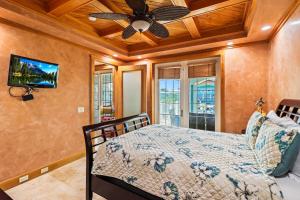a bedroom with a bed and a ceiling fan at Fishermans Paradise in Marathon +35 photos