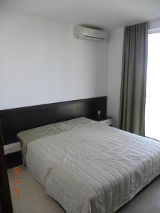 Llit o llits en una habitació de ApartComplex New Tawn