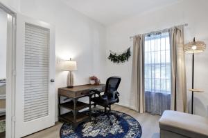 Φωτογραφία από το άλμπουμ του Hot Tub Getaway Game Room Office Yard Bbq Wifi σε Riomedina