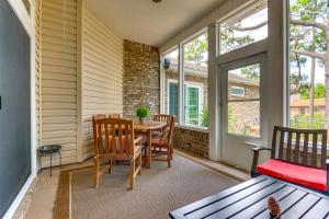 a screened in porch with a table and chairs at Steps to Bay Tranquil Navarre Retreat with Balcony in Navarre