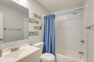Koupelna v ubytování Baltimore Townhome Near Oriole Park with AandC! + 17 fotografií
