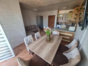 a dining room with a wooden table and chairs at Апартаменти Ванкови in Veliko Tŭrnovo