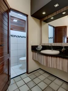 Koupelna v ubytování MansãoVistaMar-BEACH PARK-35Pessoas - HOUSINGCEARÁ