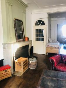 Χώρος καθιστικού στο Aux 3 Rois Gîte 5p style brocante Champlitte 70600
