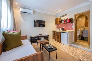 a living room with a couch and a kitchen at Studio JOSAFAT Medina Tanger in Tangier