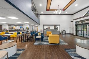 Khu vực ghế ngồi tại Comfort Suites Near Casinos