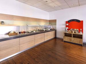Köök või kööginurk majutusasutuses B&B Hotel Bonn-City