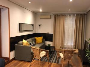 Un lugar para sentarse en New Point Madrid Apartments