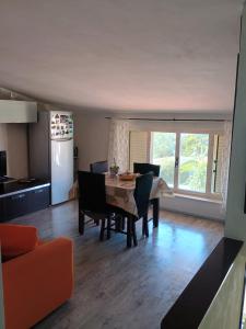 a kitchen and dining room with a table and chairs at Casa di Giorgio-fronte spiaggia in Pizzo