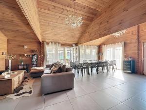 Posezení v ubytování Gîte La Cabane À Ingalls