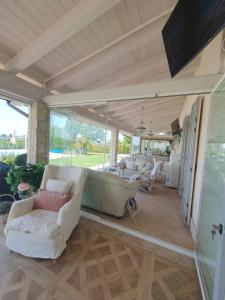 Μια τηλεόραση ή/και κέντρο ψυχαγωγίας στο Villa Claudia