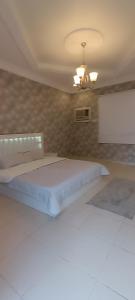 a bedroom with a bed and a ceiling at استراحة الشيوخ in Taif +14 photos
