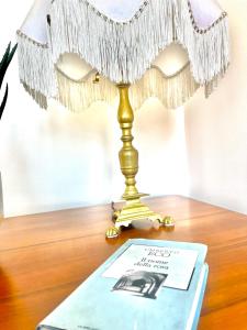 a table with a lamp on top of a table at Pensiunea La Meleta in Şurdeşti +81 photos