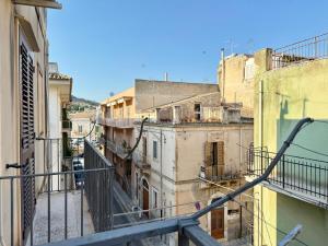 Το κτήριο όπου στεγάζεται  το διαμέρισμα