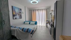 Voodi või voodid majutusasutuse Modern Apt near Beach&Pool Coastal Sunset Tenerife toas +39 fotot