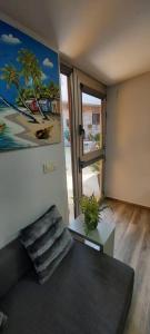 Χώρος καθιστικού στο Apartamento con patio cerca de la playa