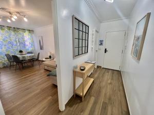 a living room with a couch and a table at Apartamento Centroplaya in Bueu
