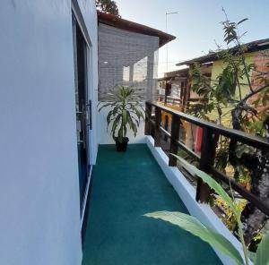 a balcony of a house with a green carpet at Casa Beira Mar - Boipeba in Ilha de Boipeba