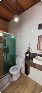 Ένα μπάνιο στο Thai Style House 3 Suites Swimming Pool and Hydro