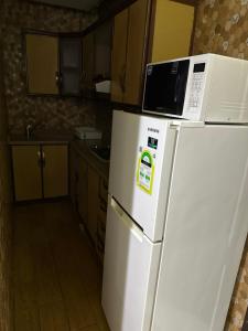 Kuchyň nebo kuchyňský kout v ubytování شقق روز للشقق المخدومة