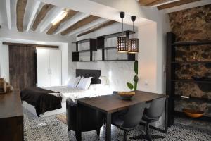 a bedroom with a bed and a table in a room at BArcelona BAdalona Relax PLAYA y METRO in Badalona +10 photos