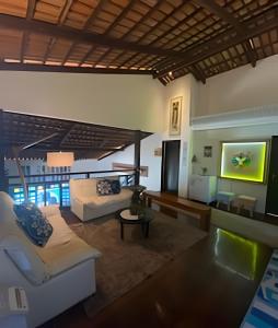 a living room with a couch and a tv at Casa LARVC no coração de Pirenópolis! in Pirenópolis +34 photos