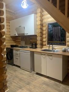 Η κουζίνα ή μικρή κουζίνα στο Wooden House