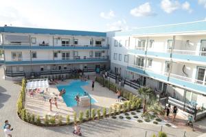 Bazén v ubytování Betastar Residence nebo v jeho okolí