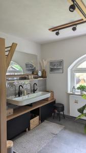 Η κουζίνα ή μικρή κουζίνα στο Ferienwohnung Sorgenfrei +18 φωτογραφίες