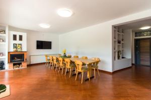 TV/trung tâm giải trí tại Cozy Escape +31 ảnh