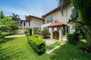Κήπος έξω από το Baan Kaja Villa by Lofty