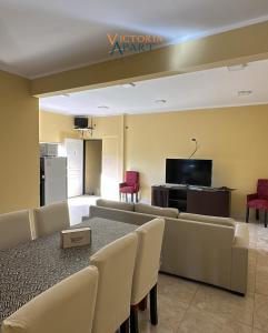 Μια τηλεόραση ή/και κέντρο ψυχαγωγίας στο Victoria Apart +22 φωτογραφίες