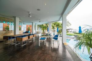 The swimming pool at or close to Bright beachfront retreat in Bang Tao