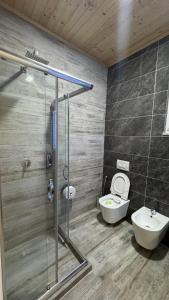 Ένα μπάνιο στο Hotel Oaz +52 φωτογραφίες