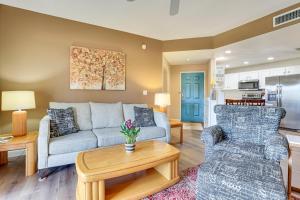 Istumisnurk majutusasutuses 14 Mi to Dtwn Phoenix Condo with Balcony and Spa!