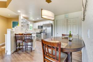 Köök või kööginurk majutusasutuses 14 Mi to Dtwn Phoenix Condo with Balcony and Spa!