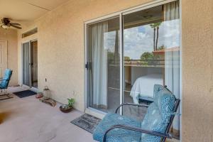 Istumisnurk majutusasutuses 14 Mi to Dtwn Phoenix Condo with Balcony and Spa!