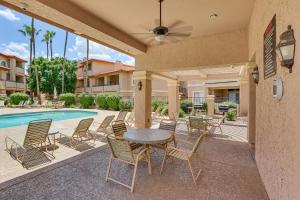 Bassein majutusasutuses 14 Mi to Dtwn Phoenix Condo with Balcony and Spa! või selle lähedal