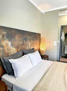 a bedroom with a large bed with a wall at Chambre style hôtel in Sablet