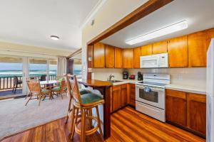 Eldhús eða eldhúskrókur á Hanalei Colony Resort F3