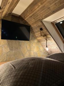 TV a/nebo společenská místnost v ubytování Chata Slanický Grúň