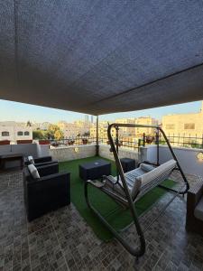 Χώρος καθιστικού στο sky view rooftop