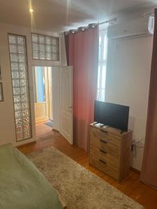 Et tv og/eller underholdning på Mara old town