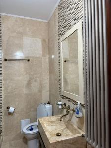 Et badeværelse på Lakeside apartament Mamaia Central + 60 billeder